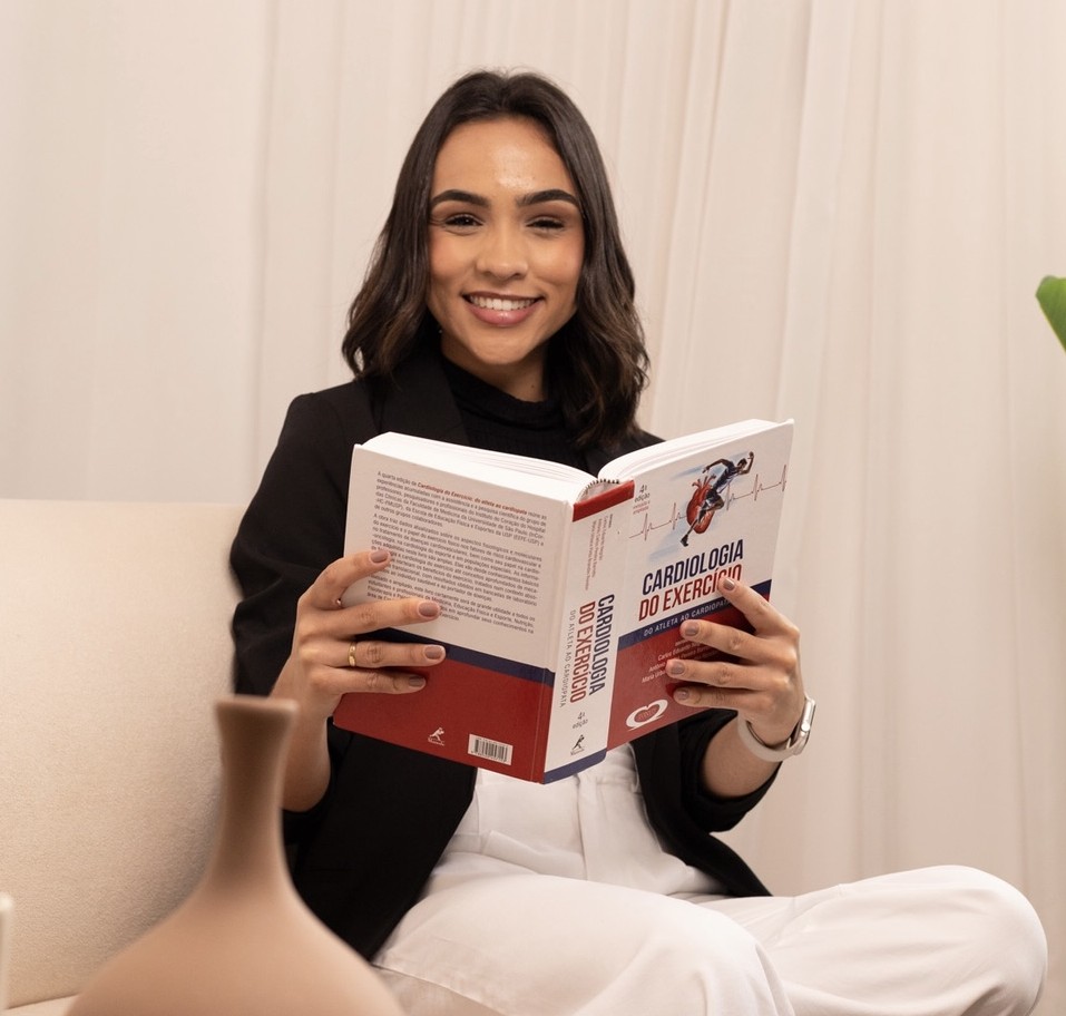 Foto da Dra. Gabriela Matos, fisioterapeuta especializada em cardiovascular.